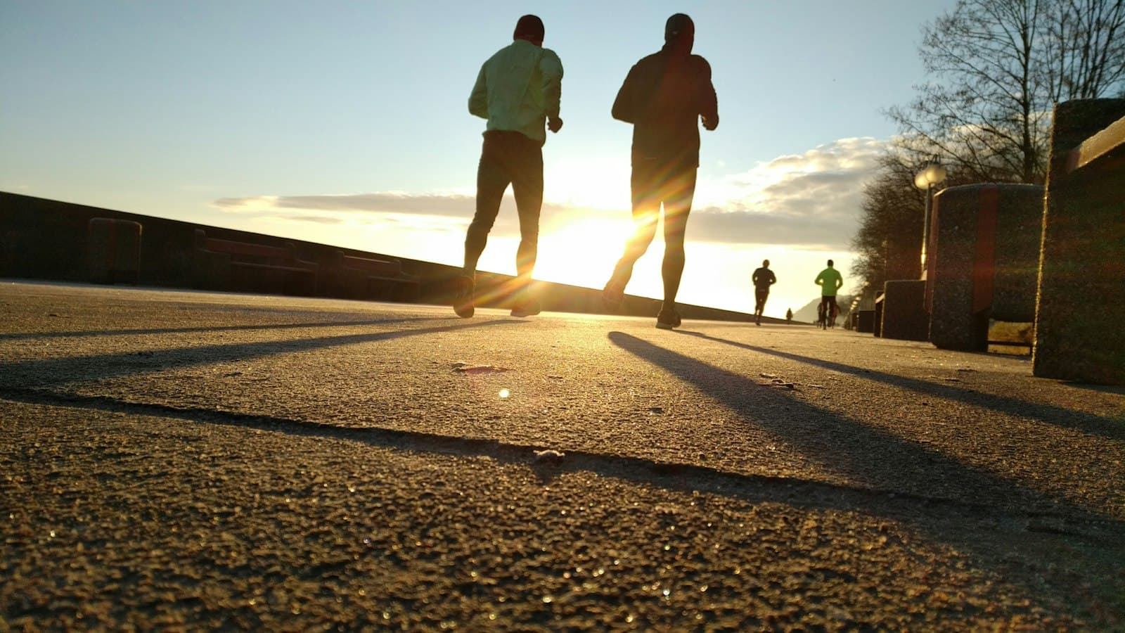 Dos corredores al amanecer